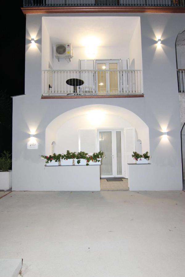 Four White Apartments Аджерола Экстерьер фото