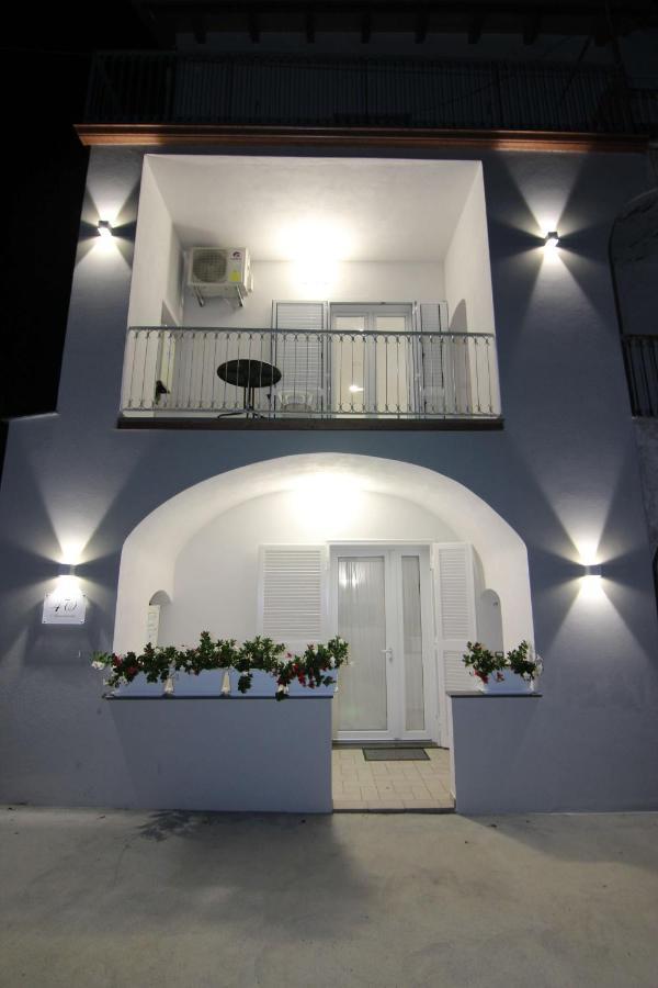 Four White Apartments Аджерола Экстерьер фото